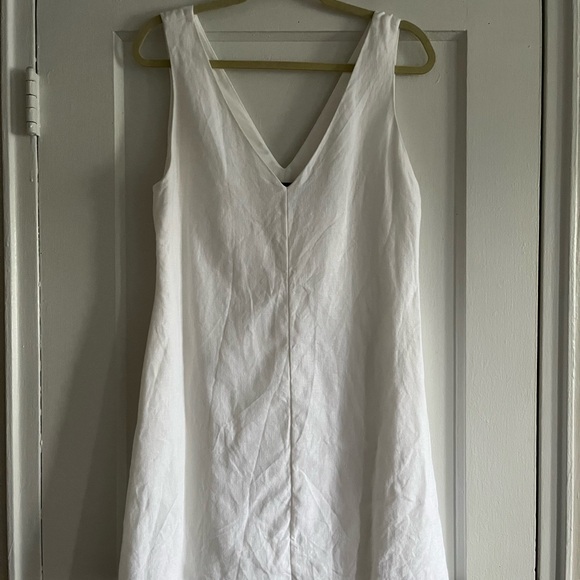 Theory Double V White Shift Linen Dress - Picture 7 of 7